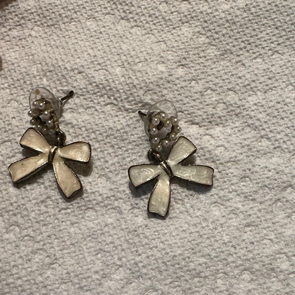 Elegant Gold Bracelet, Ring, and Earrings Set - Picture 11 of 13